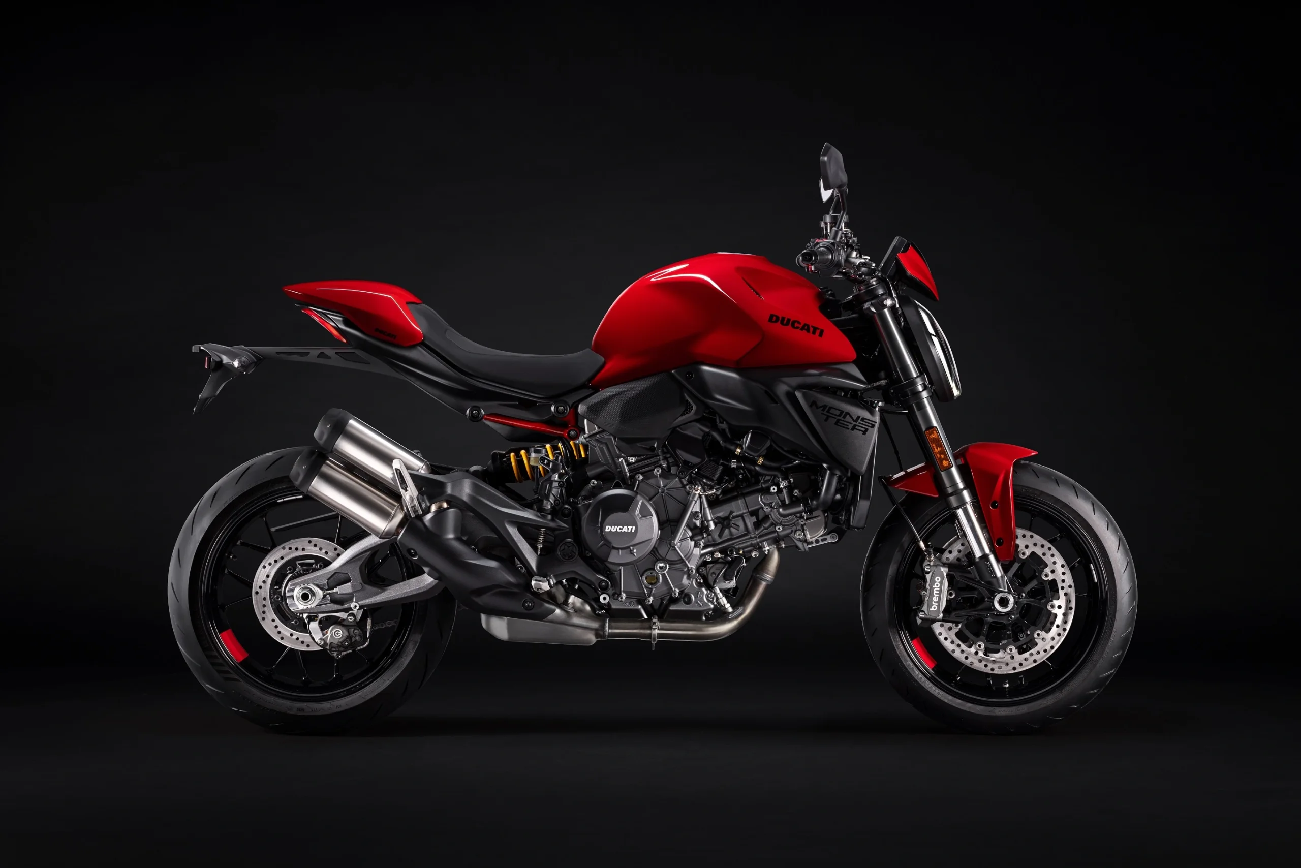 A Ducati Monster 2026 é uma naked com desempenho de esportiva: tem 111 cv de potência 