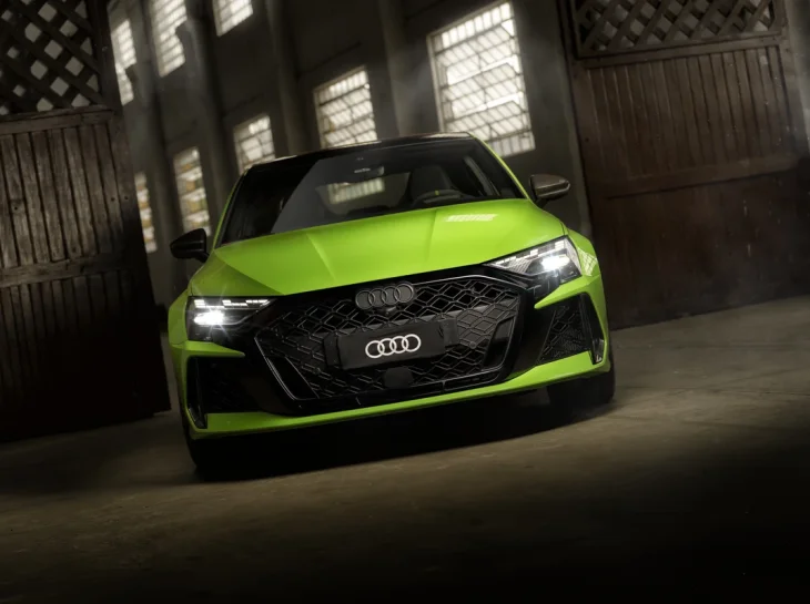 Audi RS3 retorna enfurecido e com venenosos 400 cv