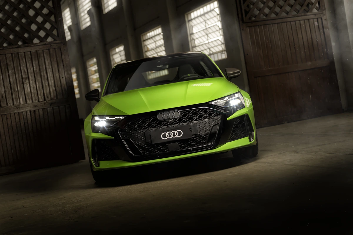 Audi RS3 retorna ao Brasil com motor de 400 cv e tração quattro
