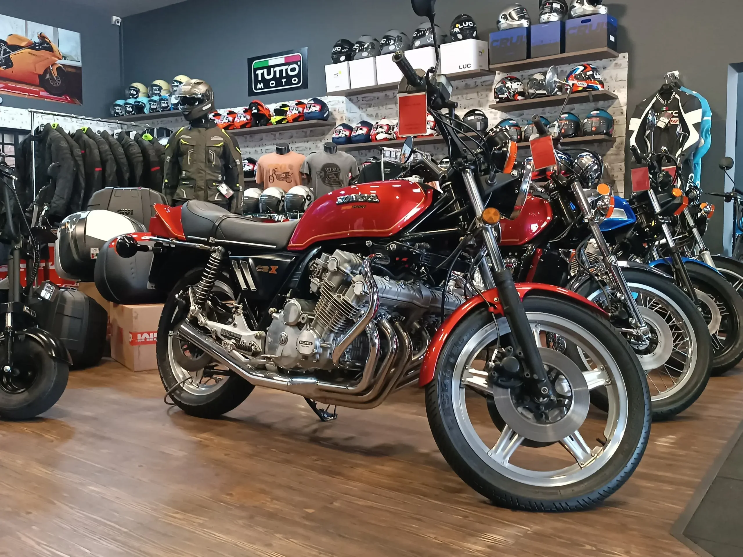 A impressionante Honda CBX 1050 1979 tinha motor de seis cilindros em linha. Imagine equalizar isso tudo...