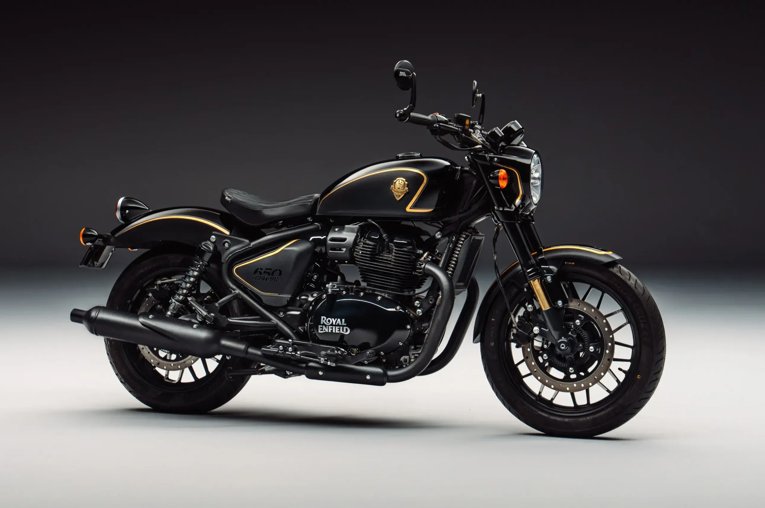 A Royal Enfield Shotgun 650 ganha uma série especial limitada customizada pela Rough Craft