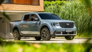 A Ford Maverick Hybrid tem um motor a combustão, a gasolina, de 2.5 litros e um elétrico - juntos, geram 194 cv de potência combinada