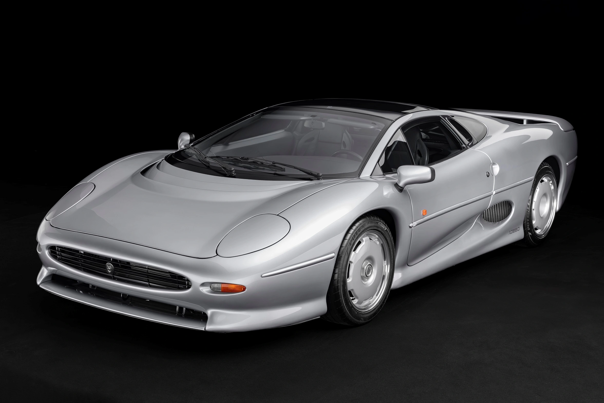 Esportivo dos sonhos, o Jaguar XJ220 estará no Salão de São Paulo - na exposição do museu CARDE