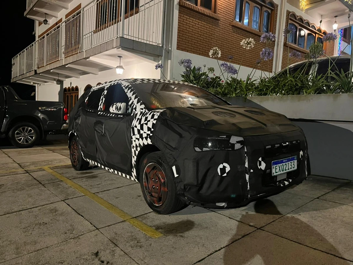 Flagra novo Hyundai HB20 camuflado