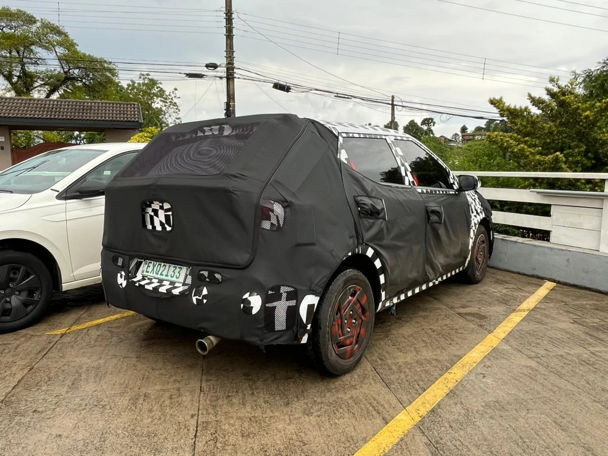 Flagra novo Hyundai HB20 camuflado