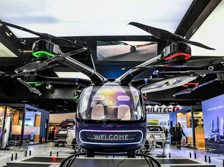 Salão do Automóvel tem carro voador e até pet robô