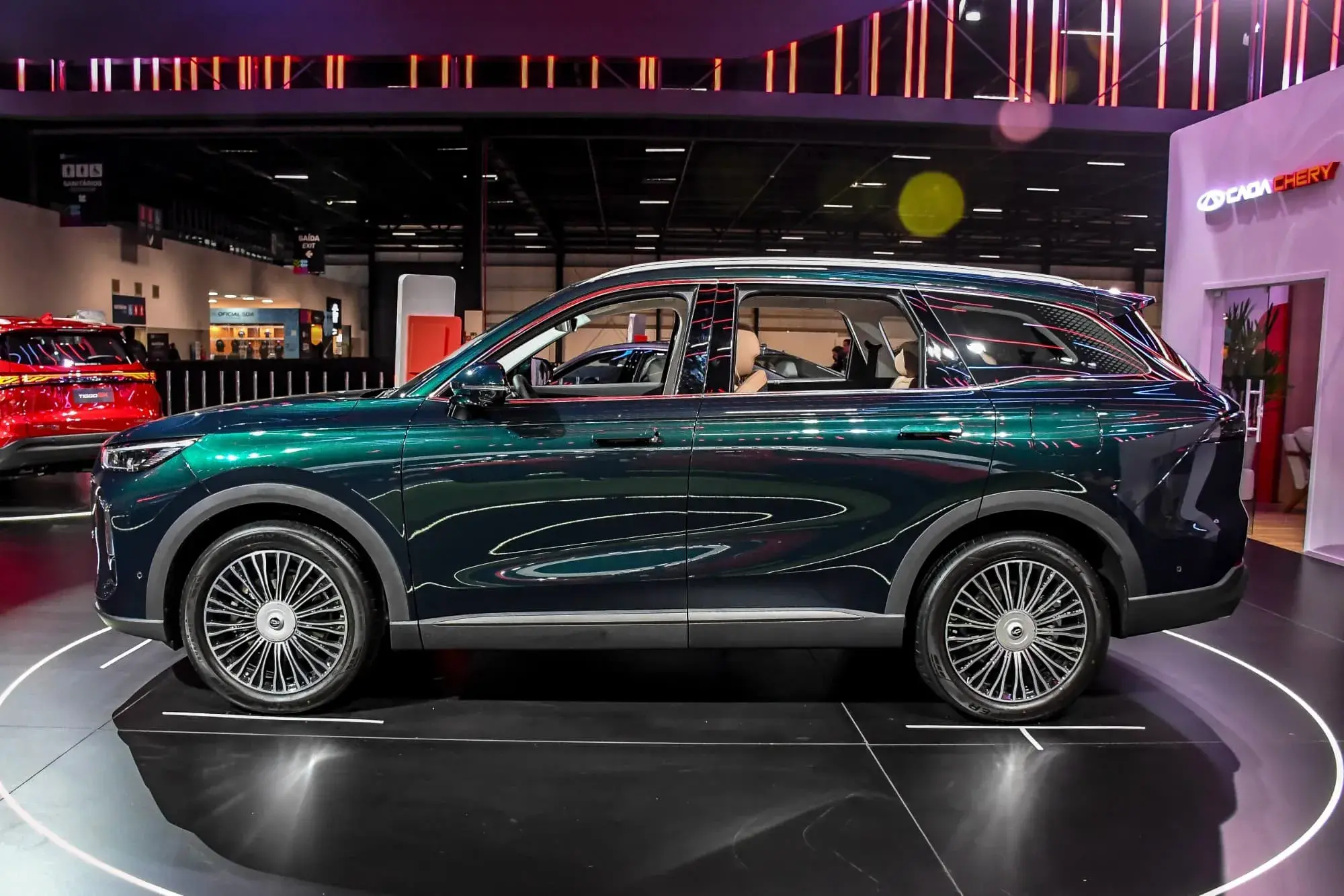  O Caoa Chery Tiggo 9 tem 4,82 metros de comprimento e 2,82 metros de distância entre os eixos.