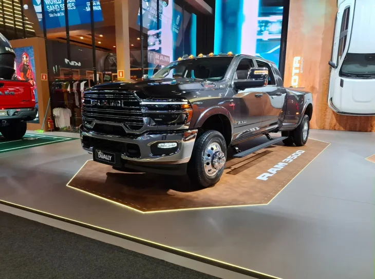 Picape gigante da Ram é maior veículo do Salão
