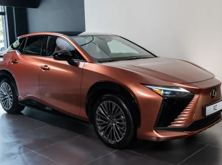 Elétrico, Lexus RZ 500e estreia no Brasil