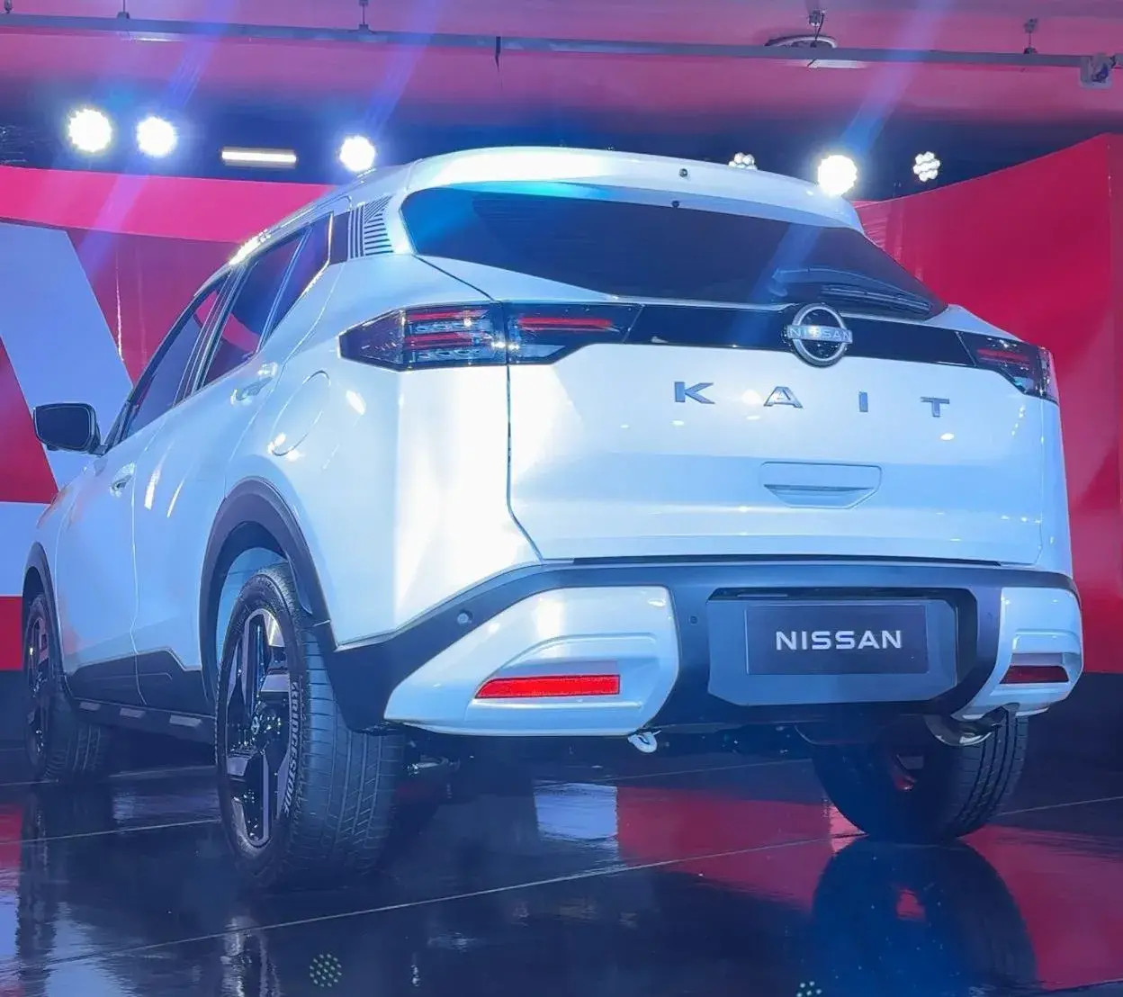 O Kait tem motor 1.6 aspirado de 113 cv (E)/110 cv (G) de potência e 15,2 kgfm (E)/14,9 kgfm (G) de torque. O câmbio é automático CVT, com seis marchas e modo Sport