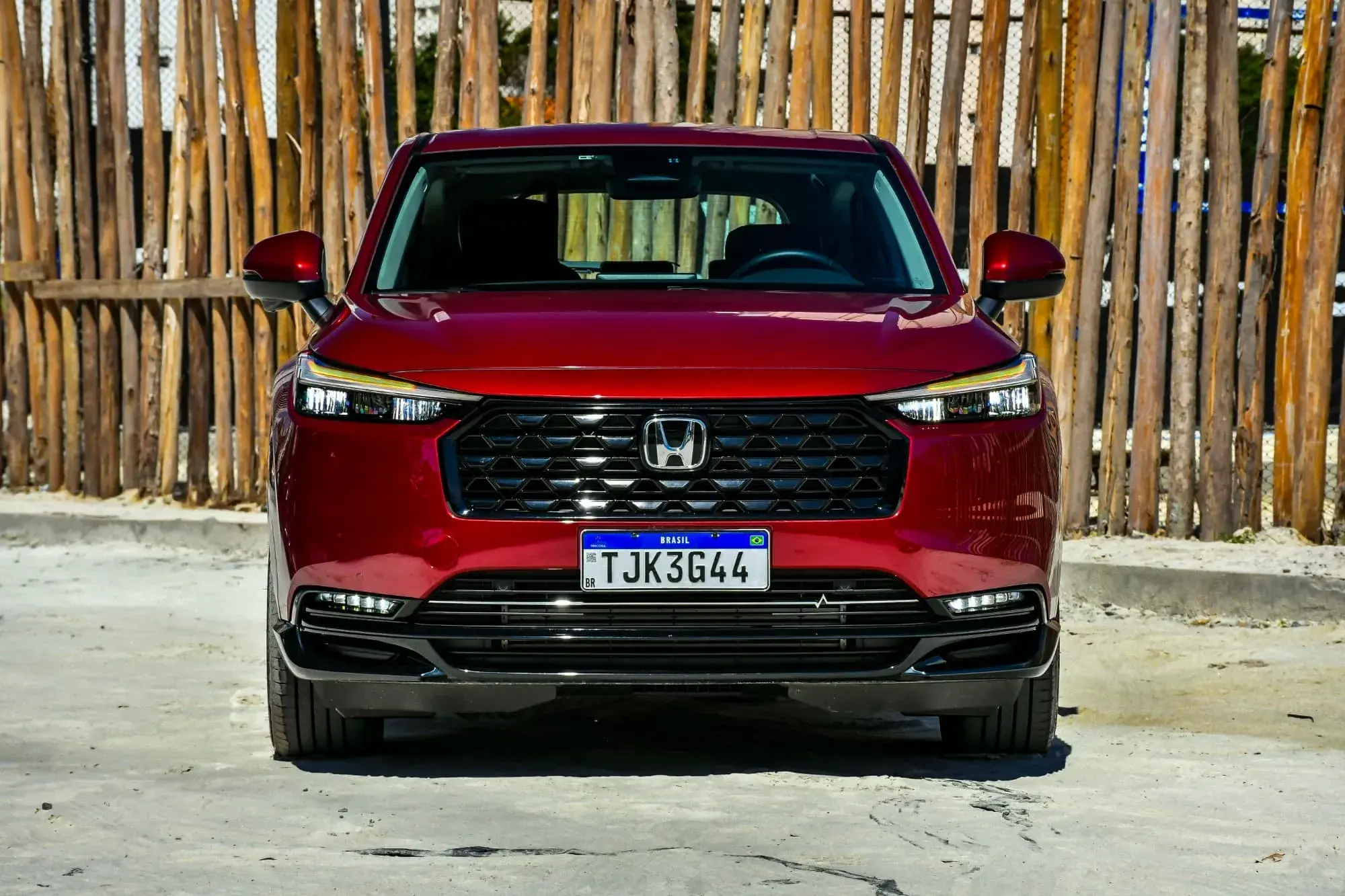 Vendas de automóveis fabricados nacionalmente caem em novembro 