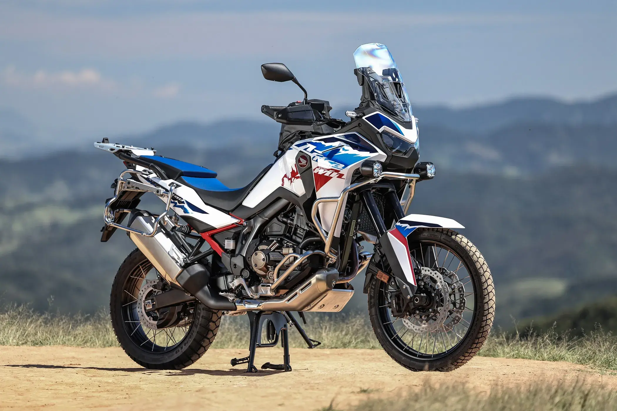 A Honda CRF 1100L Africa Twin é vendida com câmbio convencional ou automatizado DCT