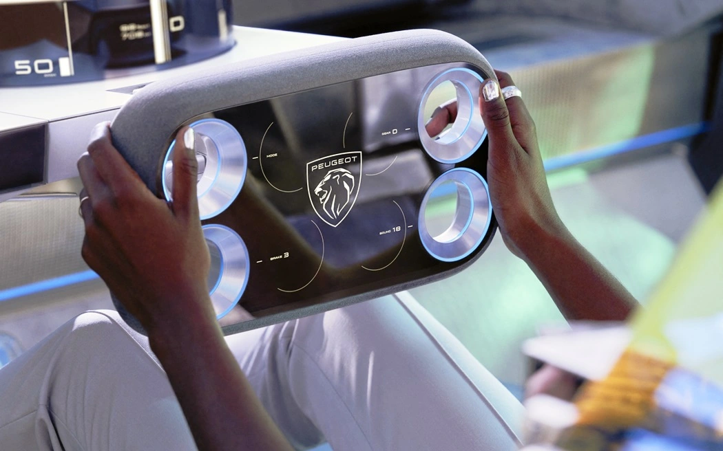 A Peugeot mostra o volante Hypersquare, que é diferente de todos os volantes usados em carros até hoje