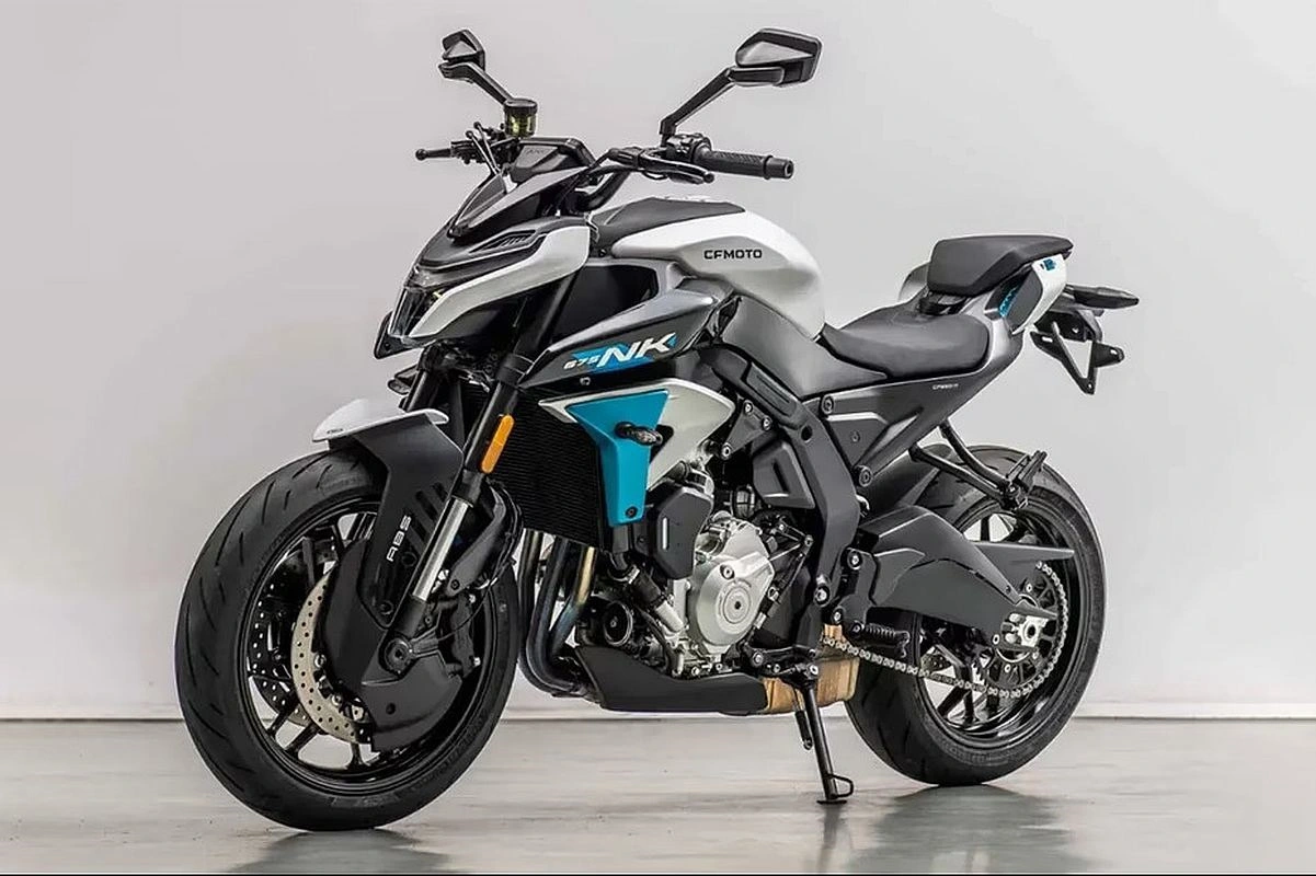 A 675 NK é uma naked poderosa: tem motor de três cilindros em linha, que despeja até 90 cv de potência