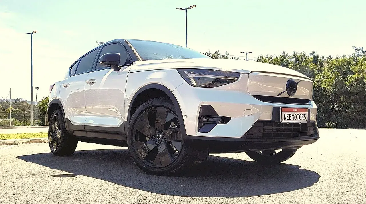 Volvo Ec40 Black Edition (1) (2)