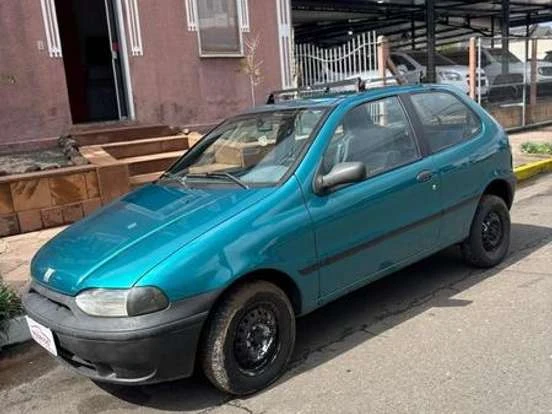 Carro usado modelo Palio à venda por até 15 mil reais, ideal para quem busca um automóvel econômico e acessível.