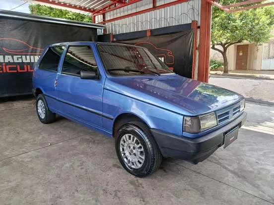 Fiat Uno azul à venda por até 15 mil reais, ótimo para quem busca um carro econômico e bem conservado, ideal para uso urbano e baixo custo de manutenção.