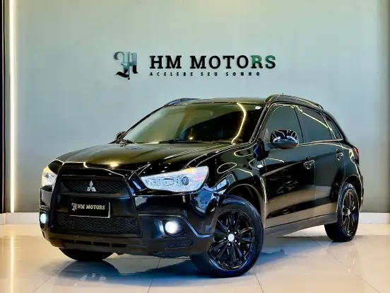Mitsubishi ASX preto com acabamento esportivo, carro compacto visual moderno e popular até 50 mil reais