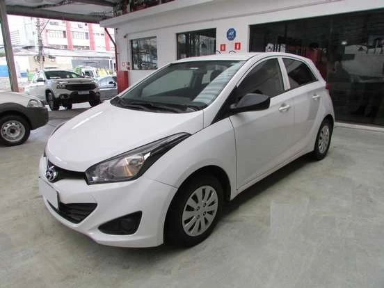 Hyundai HB20 branco em bom estado, perfeito para quem busca carro compacto até 45 mil reais, ideal para cidade e uso urbano.