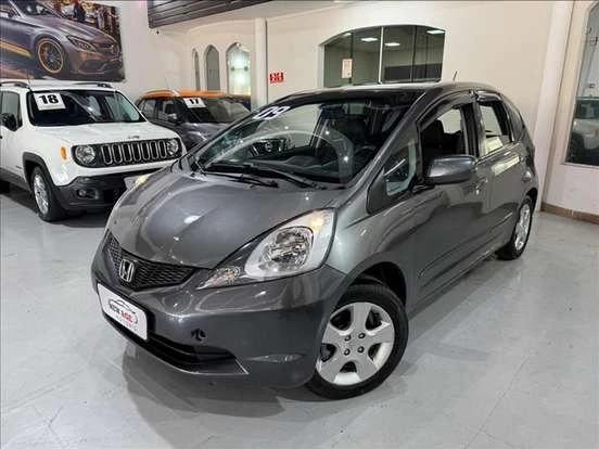 Honda Fit usado em excelente estado à venda por preço acessível, ideal para quem busca carro compacto, econômico e com bom desempenho até 45 mil reais.