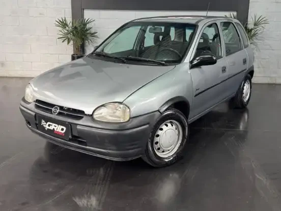 Chevrolet Corsa, carro compacto, usado em bom estado, à venda por até 10 mil reais, ideal para quem busca economia e praticidade.