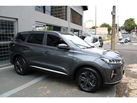 CAOA Chery Tiggo 7 com preço até 150 mil reais, destaque para seu design moderno, rodas esportivas e acabamento de alta qualidade, ideal para quem busca SUV econômico e confortável.