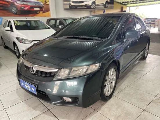 Honda Civic em excelente estado de conservação por menos de 50 mil reais, com ótimo desempenho e confortável, ideal para quem busca um carro econômico.