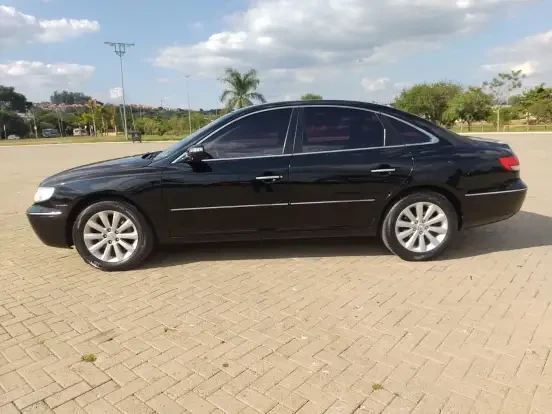 Hyundai Azera preto à venda por até 50 mil reais, com excelente estado de conservação, carro de luxo com interior espaçoso e motor potente, ideal para quem busca conforto e performance.