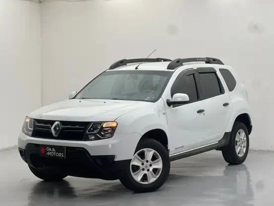 Renault Duster branco em excelente estado, disponível por até 70 mil reais, ideal para quem busca um SUV com bom desempenho e preço acessível.
