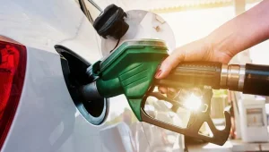 Quantos km R$ 100 de gasolina rendem nos mais vendidos