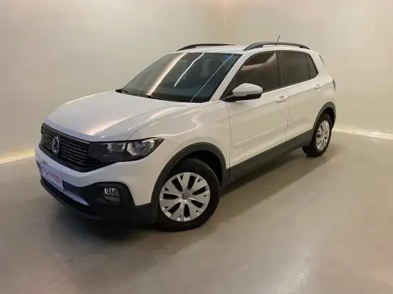 Volkswagen T-Cross branco em cenário fechado, destacando o design moderno e compacto, perfeito para quem busca um SUV de até 100 mil reais.