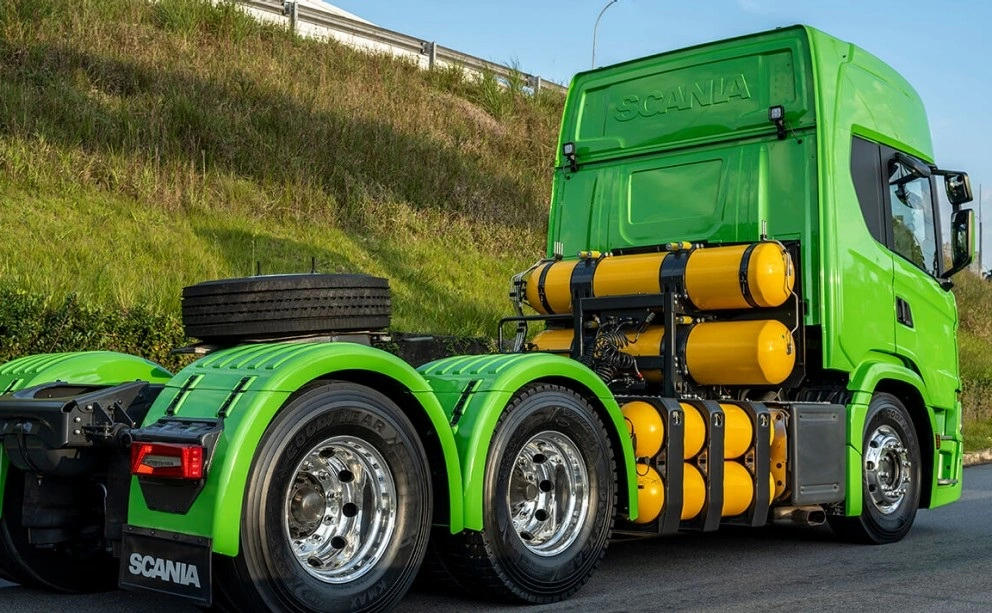 Caminhões movidos a GNV ainda são minoria, mas existem. E geram muita economia para a as empresas frotistas