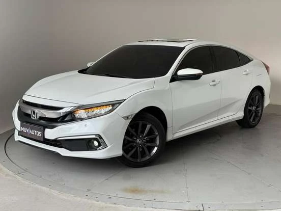 Honda Civic branco em excelente estado disponível para venda por até 180 mil reais, destaque para design moderno, rodas escuras, e tecnologia avançada.