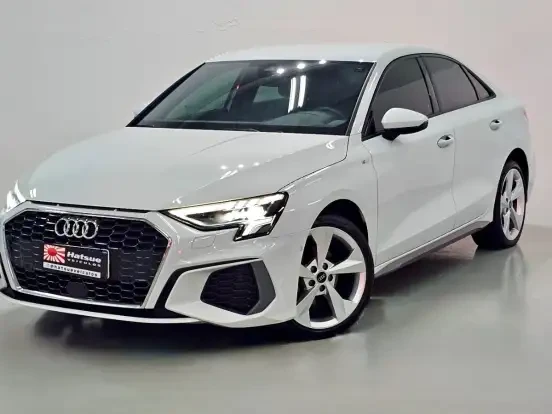 Audi A3 branco com preço até 180 mil reais, destaque para o design moderno, rodas esportivas e detalhes sofisticados, ideal para quem busca qualidade e desempenho na faixa de preço.
