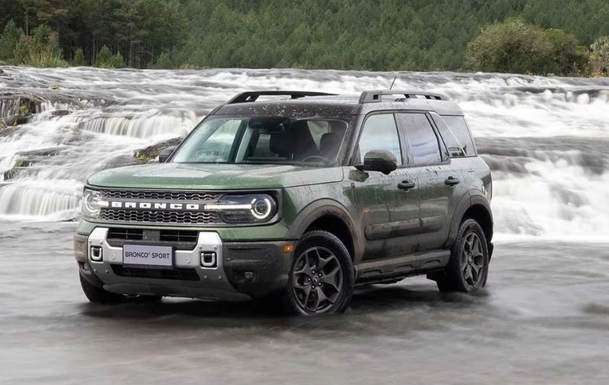 O Ford Bronco Sport tem especificações interessantes: 4,42 m de comprimento, 2,67 m de entre-eixos, 22 cm de vão livre e 60 cm de capacidade de imersão