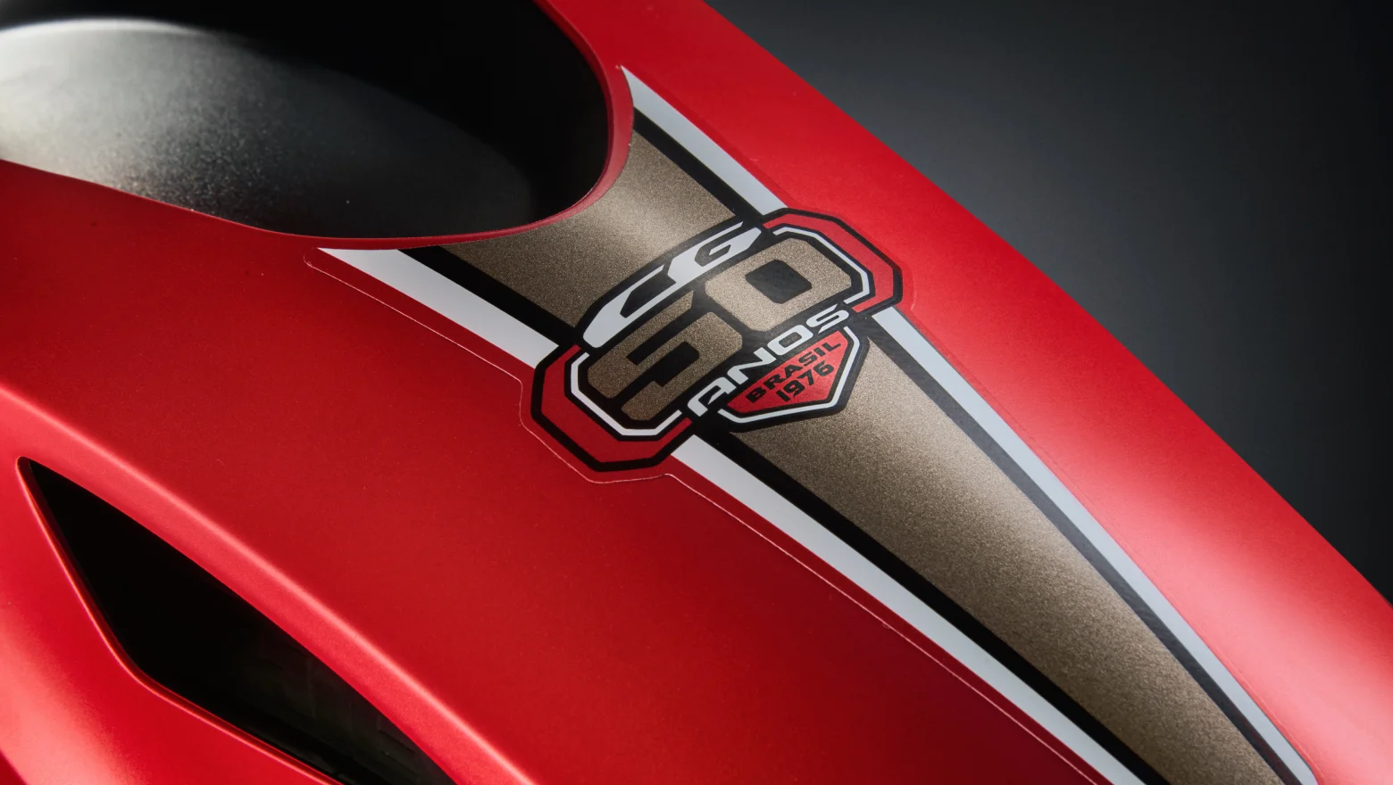 A Honda CG ganhou uma série especial comemorativa de 50 anos: pintura, acabamentos e adesivos são exclusivos