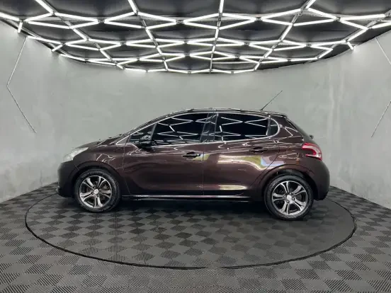 Peugeot 208 automático disponível por até R$ 40 mil, compacto, econômico e com câmbio automático, ideal para quem busca um carro acessível e eficiente.
