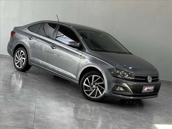 VW Virtus prata na loja, destaque para seu design moderno e econômico, com faixa de preço até R$ 120 mil, ideal para quem busca qualidade.