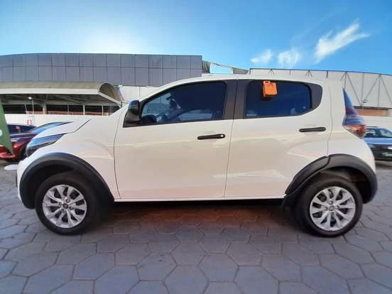 Fiat Mobi, carro compacto perfeito para quem busca economia e praticidade, com preço até 70 mil reais, ideal para a cidade.