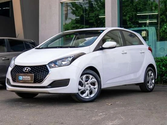 Hyundai HB20 branco em excelente estado, ideal para quem busca carro econômico até 70 mil reais. Ótima opção de hatch compacto com design moderno e eficiente.