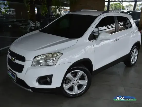 Chevrolet Tracker branco à venda, perfeito para quem busca um carro compacto com bom desempenho e preço até 60 mil reais.