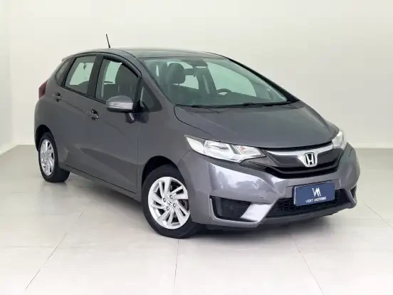 Honda Fit no valor de até 65 mil reais, na cor cinza, em estado de novo, ideal para quem busca um carro compacto e eficiente.