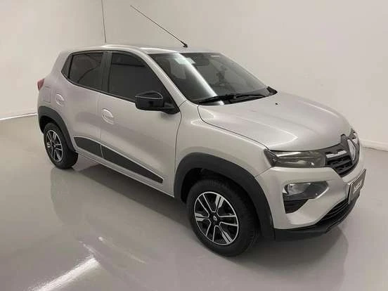 Renault Kwid prata em ambiente interno, com design moderno e detalhes em preto, ideal para quem busca um carro compacto e econômico até 55 mil reais.