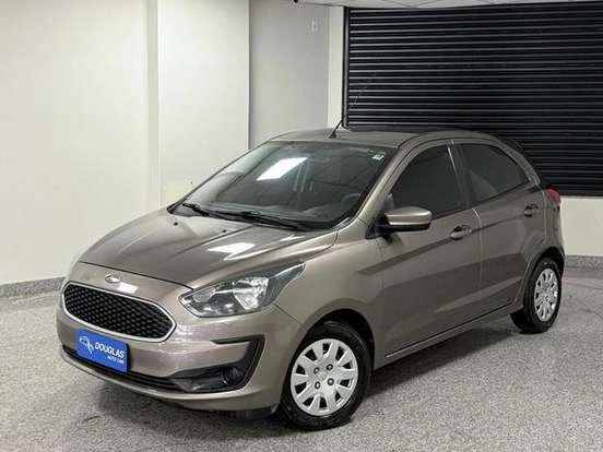 Ford Ka cinza em ambiente interno, venda com preço até 55 mil reais, perfeito para quem busca um carro acessível e confiável.