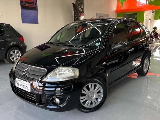 Carro Citroën C3 preto com excelente estado de conservação, disponível por até 30 mil reais, ideal para quem busca economia e estilo.