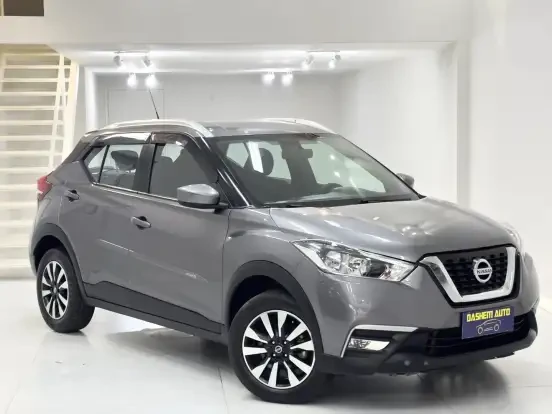 Nissan Kicks cinza em excelente estado, disponível para compra com preço até 80 mil, ideal para quem busca SUV compacto com bom custo-benefício.