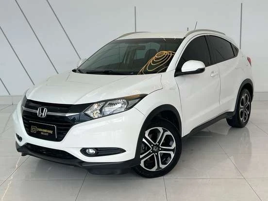 Honda HR-V branca em showroom, com preço até 90 mil reais, destaque para o design moderno, rodas esportivas e acabamento de alta qualidade.