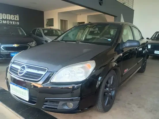 Chevrolet Vectra preto em bom estado de conservação, com preço até 20 mil reais.
