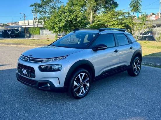 Citroën C4 Cactus com preço até 90 mil, o carro apresenta acabamento moderno, linhas elegantes e detalhes que valorizam seu design robusto.