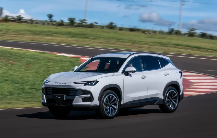 Jetour S06 tem pré-venda iniciada em fevereiro